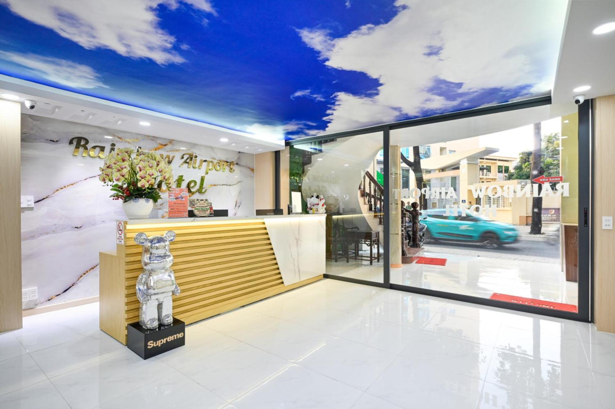 Rainbow Airport 3*